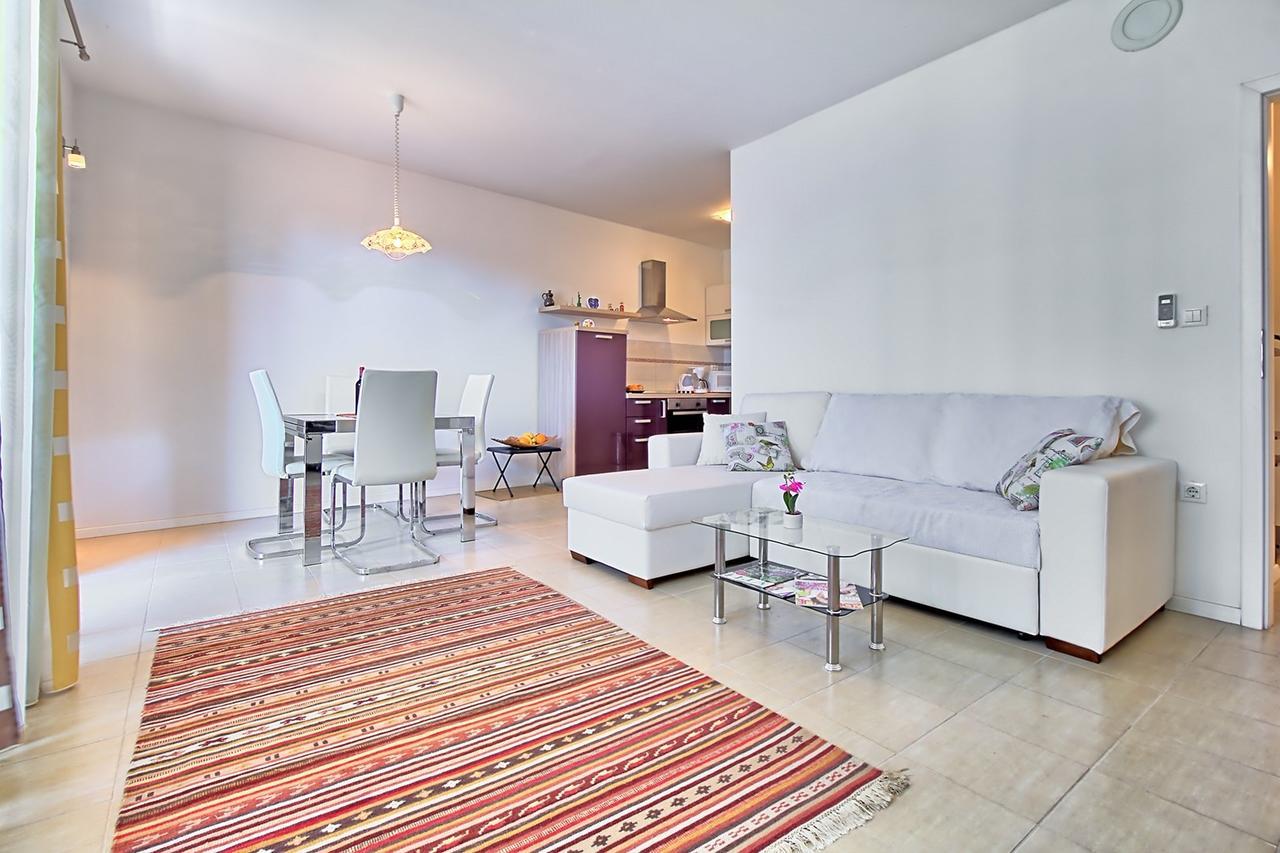 Summertime House With Apartment Умаг Екстер'єр фото