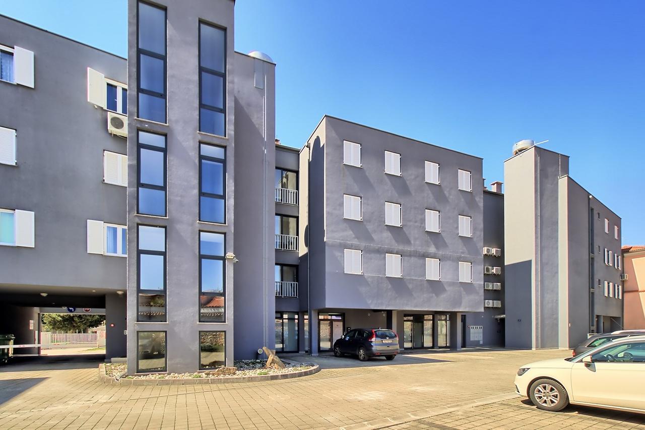 Summertime House With Apartment Умаг Екстер'єр фото